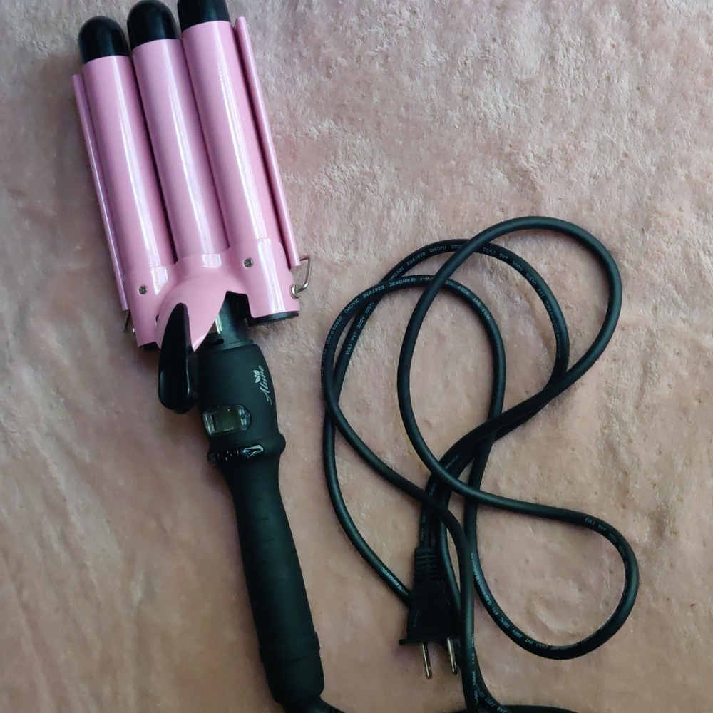 Alure three barrel curling iron